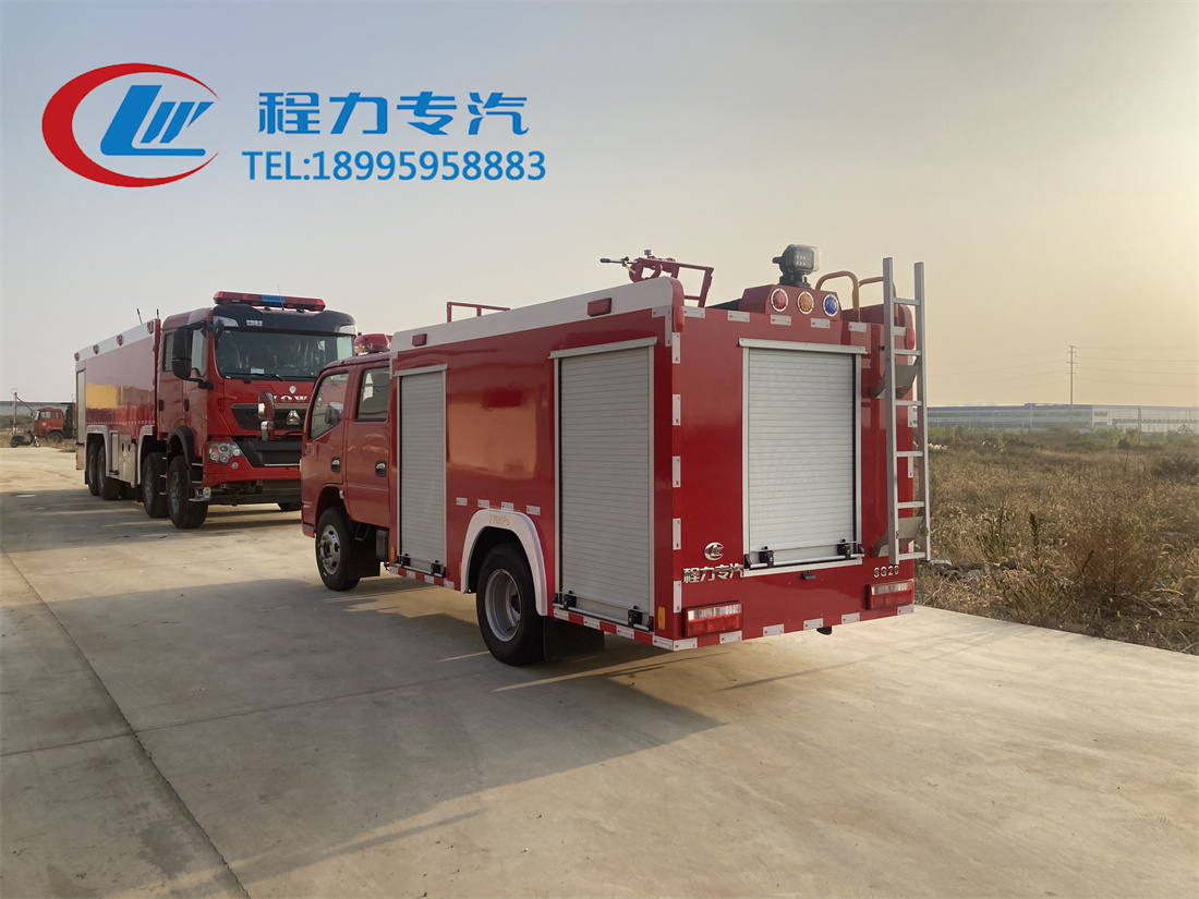 東風2噸水罐消防車