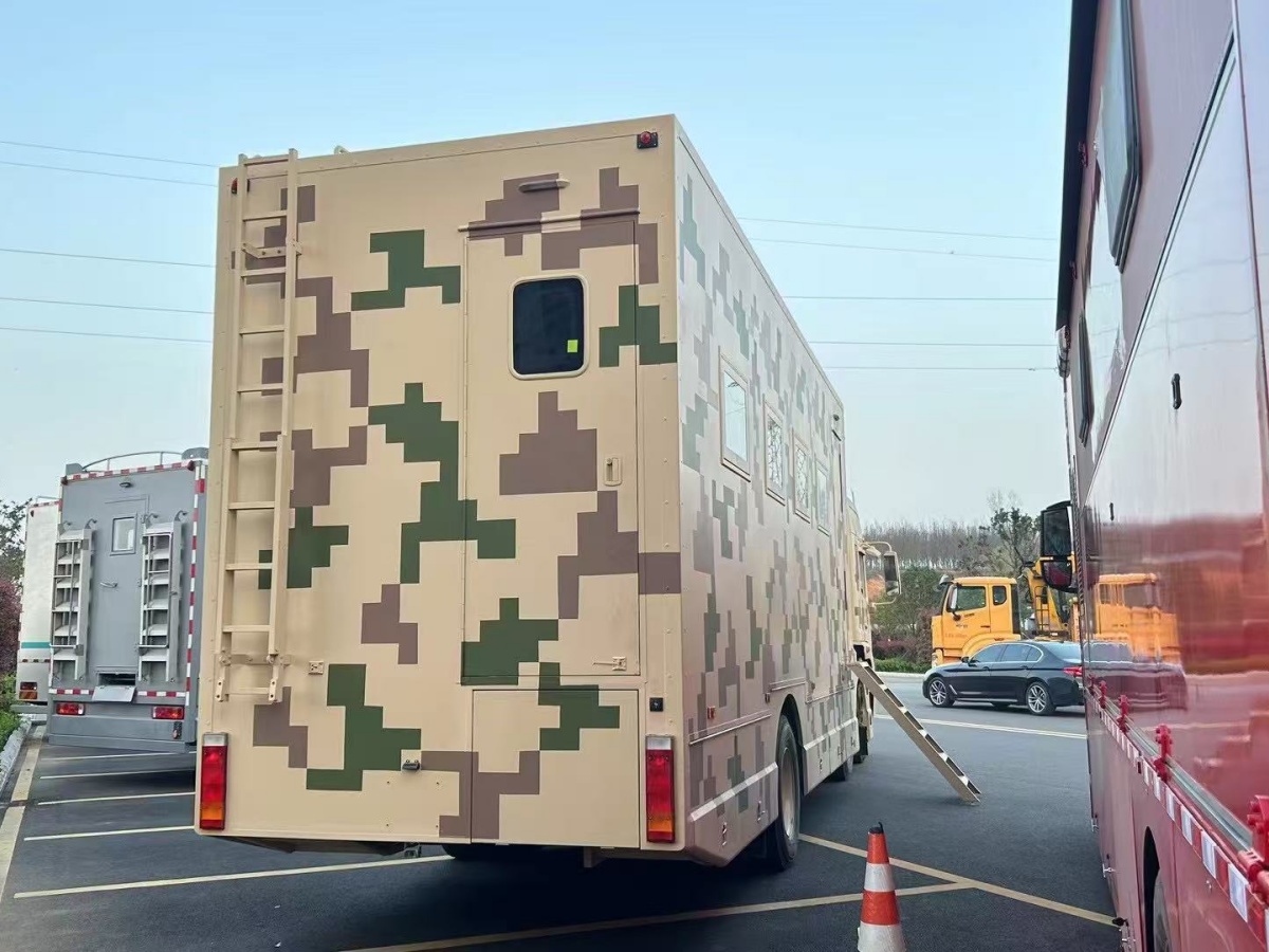 東風天錦宿營車（24人）