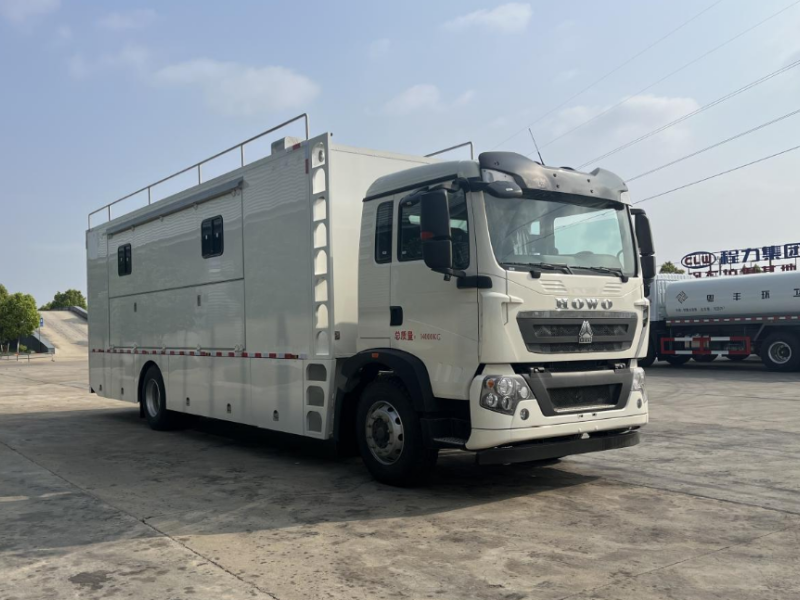 重汽豪沃餐車（200人）