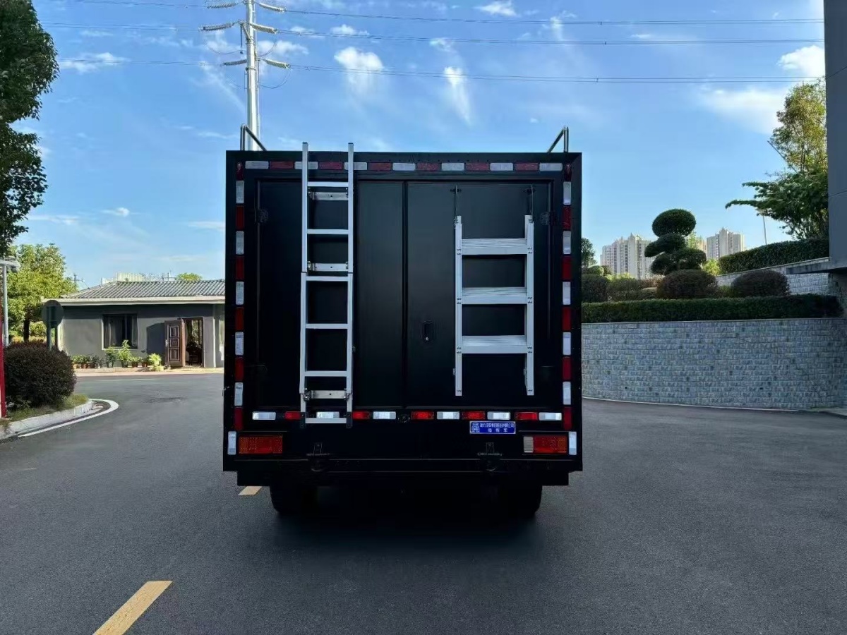 東風猛士指揮車